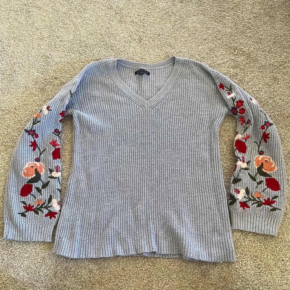 American Eagle Knit Periwinkle Top with Embroidered Floral Print On Bell Sleeves - Picture 6 of 10